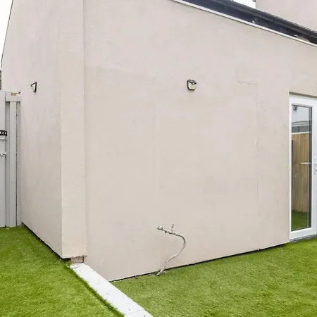 Modern Studio Apart Large Garden Stoke-on-Trent Exterior photo