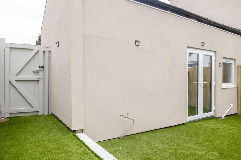 Modern Large Garden Stoke-on-Trent