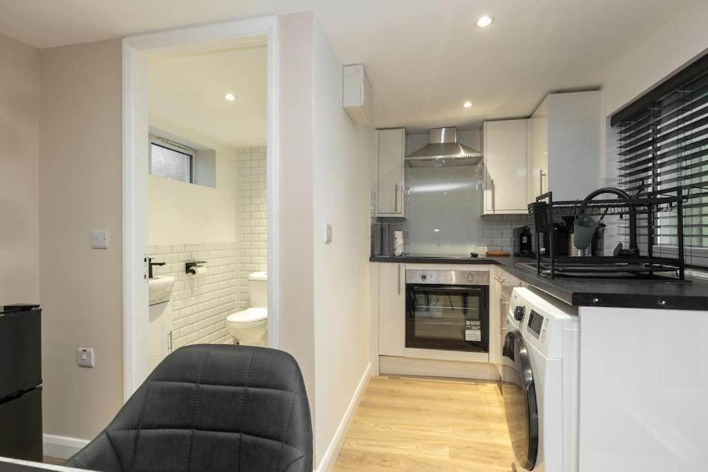Modern Large Garden Apartment Stoke-on-Trent