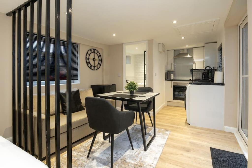 Apartment Modern Large Garden Stoke-on-Trent